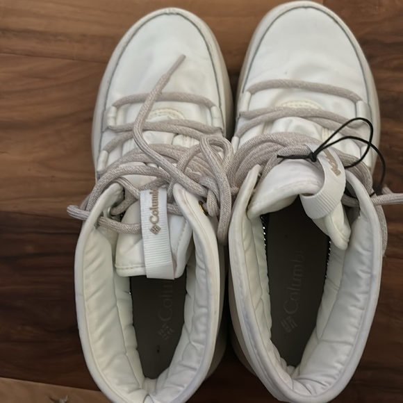 Women's Slopeside Village™ Omni-Heat™ Mid Boot - Picture 2 of 6